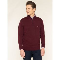 Sweter TOMMY HILFIGER MW0MW11658. Czerwone swetry męskie TOMMY HILFIGER, xxl, bez wzorów, klasyczne, z klasycznym kołnierzykiem, bez kaptura. W wyprzedaży za 329,00 zł.
