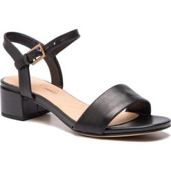 Sandały CLARKS - Orabella Iris 261393394 Black Leather. Czarne klapki damskie Clarks, bez wzorów, ze skóry, bez obcasa, na obcasie. W wyprzedaży za 279,00 zł.