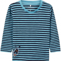 Koszulka "Reson" w kolorze niebiesko-granatowym. Niebieskie t-shirty chłopięce z długim rękawem Name it Baby, z aplikacjami, z bawełny. W wyprzedaży za 32,95 zł.