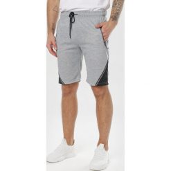 Szare Szorty Alurena. Szare spodenki i szorty męskie Born2be, xl, bez wzorów. W wyprzedaży za 34,99 zł.