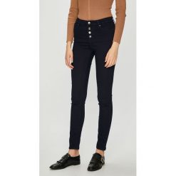 Armani Exchange - Jeansy. Niebieskie jeansy damskie Armani Exchange, bez wzorów, z elastanu. W wyprzedaży za 379,90 zł.