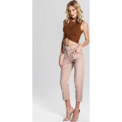Beżowe Spodnie Simplicity. Brązowe spodnie damskie other, m, bez wzorów, z tkaniny. Za 89,99 zł.