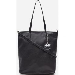 Torba shopper z brelokiem - Czarny. Czarne torby damskie na zakupy House. Za 69,99 zł.