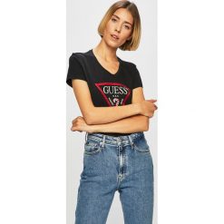 Guess Jeans - Top. Białe bluzki damskie Guess Jeans, s, z nadrukiem, z bawełny, bez kołnierzyka. Za 199,90 zł.