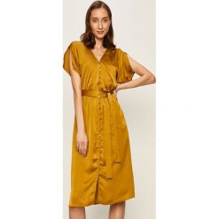 Marciano Guess - Sukienka. Zielone sukienki damskie MARCIANO GUESS, na co dzień, z aplikacjami, z poliesteru, casualowe, bez kołnierzyka, z krótkim rękawem, krótkie, mini, rozkloszowane. W wyprzedaży za 499,90 zł.