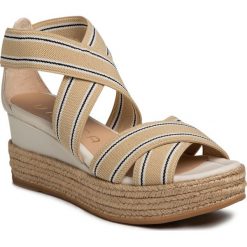 Espadryle UNISA - Kadur Can Ivory. Brązowe espadryle damskie Unisa, bez wzorów, ze skóry, bez obcasa, na obcasie. Za 389,00 zł.