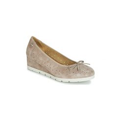 Baleriny Stonefly MILLY 2 GOAT SUEDE. Brązowe baleriny damskie Stonefly, bez wzorów, bez obcasa. W wyprzedaży za 307,30 zł.