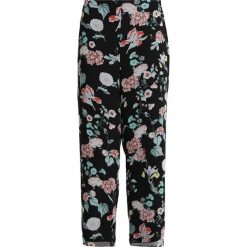 Vince Camuto FLORAL GARDENS WIDE LEG PANTS Spodnie materiałowe rich black. Czarne spodnie damskie Vince Camuto, bez wzorów, z poliesteru. Za 419,00 zł.