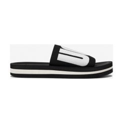 UGG Zuma Kapcie Czarny. Czarne kapcie damskie Ugg, z materiału. Za 219,95 zł.