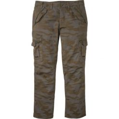 Bojówki Baggy Fit Straight bonprix oliwkowy moro. Zielone spodnie męskie bonprix, m, moro, sportowe. Za 149,99 zł.
