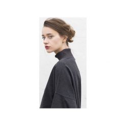 OVERSIZED DARK GRAY TURTLENECK. Szare bluzy damskie marki The Hive, m, bez wzorów, z bawełny, bez rękawów, bez kaptura. Za 169,00 zł.