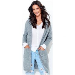 Numinou sweter damski NU_s34 uniwersalny, szary. Szare swetry damskie Numinou, s, w paski, eleganckie, z długim rękawem, długie, z kapturem. W wyprzedaży za 219,00 zł.