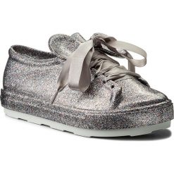 Półbuty MELISSA - Be + Disney Ad 32259 Silver Glitter 52986. Szare półbuty damskie Melissa, z motywem z bajki, z tworzywa sztucznego, na płaskiej podeszwie. W wyprzedaży za 299,00 zł.