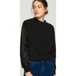 Bluza z połyskującymi rękawami - Czarny. Białe bluzy damskie marki Sinsay, l, z napisami. Za 69,99 zł.