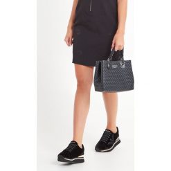 TOREBKA EMPORIO ARMANI. Torebki klasyczne damskie Emporio Armani, bez wzorów, bez dodatków. Za 1049,00 zł.