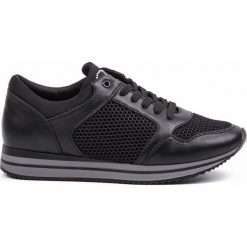 Sneakersy "Come" w kolorze czarnym. Czarne trampki i tenisówki damskie Chattawak, bez wzorów, na sznurówki. W wyprzedaży za 109,95 zł.