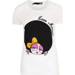 T-shirt Love Moschino. Białe koszulki damskie s, bez wzorów, z włoskim kołnierzykiem, bez rękawów. Za 439,00 zł.