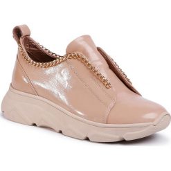 Sneakersy CARINII - B5361 O31-000-000-D67. Brązowe półbuty damskie Carinii, na co dzień, z aplikacjami, ze skóry, bez obcasa, bez zapięcia. W wyprzedaży za 279,00 zł.