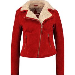 Freaky Nation TEDDY STAR Kurtka skórzana biking red/birch. Czerwone kurtki damskie Freaky Nation, xl, bez wzorów, ze skóry. Za 579,00 zł.