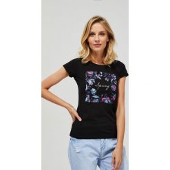 Bawełniany t-shirt z napisem. Czarne bluzki damskie Moodo, xxl, z nadrukiem, z elastanu, z okrągłym kołnierzem. Za 29,99 zł.
