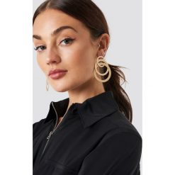 NA-KD Accessories Kolczyki kółka Matte Layered - Gold. Szare kolczyki damskie marki NA-KD Accessories. W wyprzedaży za 26,47 zł.