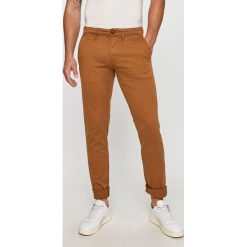 Pepe Jeans - Spodnie Charly. Żółte spodnie męskie Pepe Jeans, na co dzień, bez wzorów, z elastanu. Za 259,90 zł.