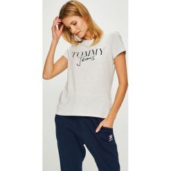 Tommy Jeans - Top. Szare topy damskie marki Tommy Jeans, s, z nadrukiem, z bawełny, z okrągłym kołnierzem. Za 119,90 zł.