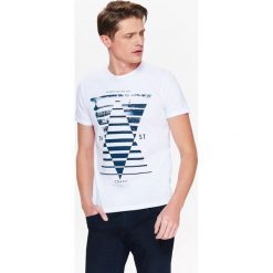 T-shirty męskie: T-SHIRT KRÓTKI RĘKAW MĘSKI Z NADRUKIEM