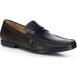Buty męskie. Czarne mokasyny męskie Wittchen, ze skóry, klasyczne. W wyprzedaży za 259,90 zł.