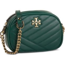Torebka TORY BURCH - Kira Chevron Camera Bag 60227 Malachte 318. Zielone listonoszki damskie Tory Burch, bez wzorów, ze skóry, bez dodatków. Za 1569,00 zł.