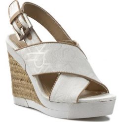 Espadryle CALVIN KLEIN JEANS - Elaine RE9608 White/Natu. Białe espadryle damskie marki Calvin Klein Jeans, bez wzorów, z jeansu, bez obcasa, na obcasie. W wyprzedaży za 299,00 zł.