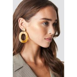NA-KD Accessories Owalne kolczyki Resin - Brown,Beige. Brązowe kolczyki damskie marki NA-KD Accessories. Za 48,95 zł.