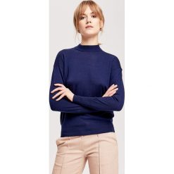 Kaszmirowy sweter w kolorze granatowym. Niebieskie swetry damskie ZOCHA, l, z kaszmiru. W wyprzedaży za 309,95 zł.