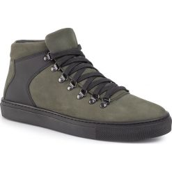 Sneakersy KRISBUT - 6534-1-7 Oliwka. Zielone sneakersy męskie Krisbut, bez zapięcia. W wyprzedaży za 249,00 zł.