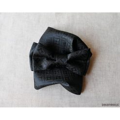 MUCHA Czarna z Poszetką w Opakowaniu. Czarne muchy męskie Pakamera, w paski, eleganckie. Za 74,00 zł.