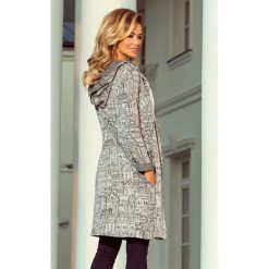 Elegancka przedłużana narzutka z kapturem. Szare bluzki damskie numoco, na co dzień, na lato, s, bez wzorów, z tkaniny, eleganckie, z kapturem, bez rękawów. Za 144,00 zł.