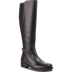 Oficerki TOMMY HILFIGER - Th Buckle High Boot FW0FW03626 Black 990. Czarne buty zimowe damskie TOMMY HILFIGER, z materiału, przed kolano, na wysokim obcasie. Za 1049,00 zł.