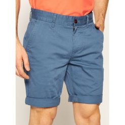 Szorty materiałowe Tommy Jeans Essential Chino DM0DM05444. Niebieskie spodenki i szorty męskie Tommy Jeans, m, bez wzorów, z elastanu. W wyprzedaży za 219,00 zł.