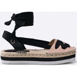 Corina - Espadryle Bom Bon Chic. Szare espadryle damskie marki Corina, z materiału, na platformie. W wyprzedaży za 59,90 zł.