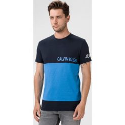 Calvin Klein Koszulka Niebieski. Niebieskie podkoszulki męskie Calvin Klein, xxl, bez wzorów, z bawełny, bez kołnierzyka, z krótkim rękawem, krótkie. Za 204,95 zł.