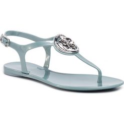 Sandały Guess Jaxx FL6JAX ELE21. Niebieskie klapki damskie Guess, z aplikacjami, bez obcasa. W wyprzedaży za 179,00 zł.