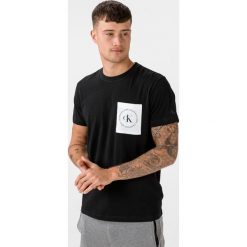 Calvin Klein Koszulka Czarny. Czarne podkoszulki męskie Calvin Klein, m, bez wzorów, z bawełny, bez kołnierzyka, krótkie. Za 152,95 zł.