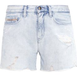 Calvin Klein Jeans Szorty jeansowe destroyed denim. Szare jeansy damskie Calvin Klein Jeans. W wyprzedaży za 314,30 zł.