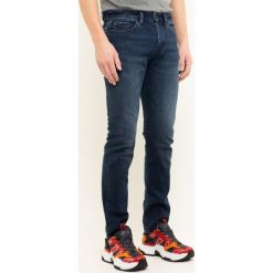 Jeansy Slim Fit Emporio Armani 3H1J06 1DLRZ 0942. Niebieskie jeansy męskie Emporio Armani, m, bez wzorów. W wyprzedaży za 499,00 zł.
