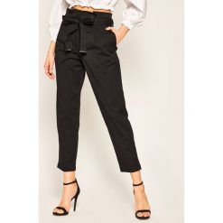 Spodnie materiałowe Calvin Klein Paper Bag K20K201882. Czarne spodnie damskie Calvin Klein, bez wzorów, z elastanu. Za 579,00 zł.