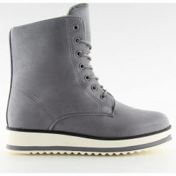 Botki sznurowane szare 6207 GREY. Szare botki damskie obuwie damskie, na zimę, z zamszu, bez obcasa, na sznurówki. Za 102,41 zł.