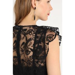IVY & OAK BRIDAL Bluzka black. Czarne bluzki damskie marki IVY & OAK, bez wzorów, z bawełny, bez kołnierzyka, bez rękawów. Za 379,00 zł.