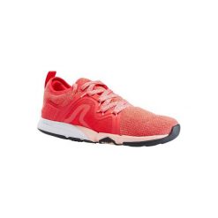 Buty damskie do szybkiego marszu PW 540 Flex-H+ koralowe. Różowe buty sportowe damskie marki NEWFEEL, bez wzorów, z poliesteru, sportowe, trekkingowe. Za 119,99 zł.
