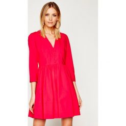 Sukienka koktajlowa TwinSet 201TT203A. Różowe sukienki damskie Twinset, bez wzorów, z elastanu, wizytowe, bez kołnierzyka, bez rękawów. Za 899,00 zł.
