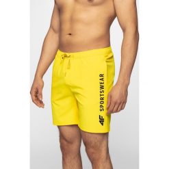Spodenki plażowe męskie SKMT301 - żółty. Żółte spodenki i szorty męskie 4f, m, bez wzorów, z elastanu. Za 59,99 zł.